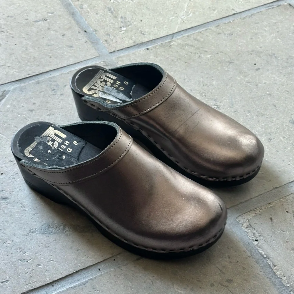 Sven Swedish Plain Clogs in Pewter + Black - Picture 2 of 5